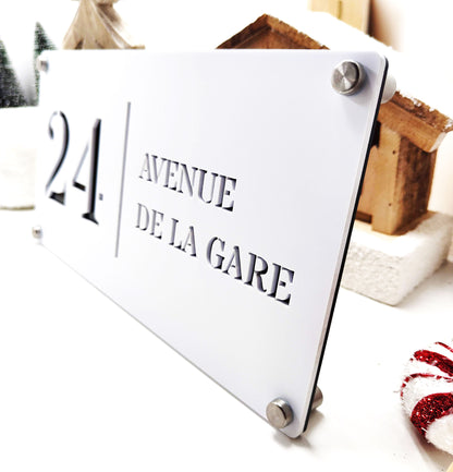 Numéro de Rue Moderne PREMIUM S2 – Blanc sur Noir – À Fixer