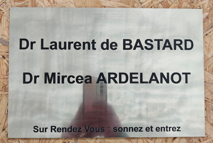 Plaque Professionnelle 300x200mm PVC Adhesive 1.6mm 12 couleurs disponibles - PlaquesAgraver.fr