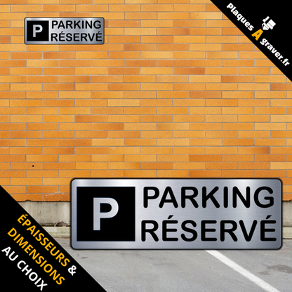 plaque Parking réservé en PVC adhésive Plaques à Graver installée sur une place de stationnement