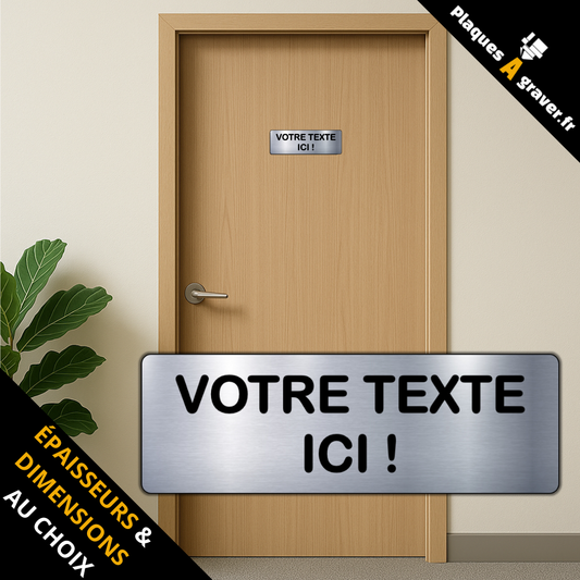 plaque signalétique personnalisée texte au choix en PVC adhésive Plaques à Graver installée sur une porte professionnelle