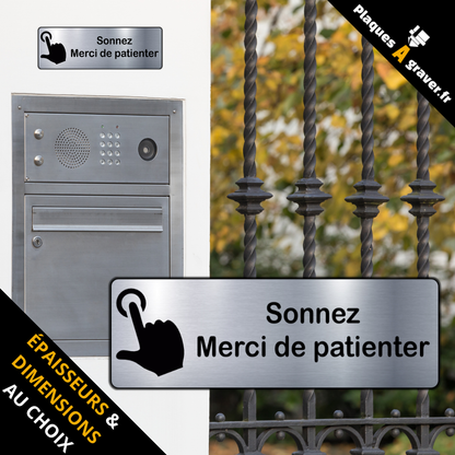 plaque Sonnez merci de patienter en PVC adhésive Plaques à Graver installée sur une porte professionnelle