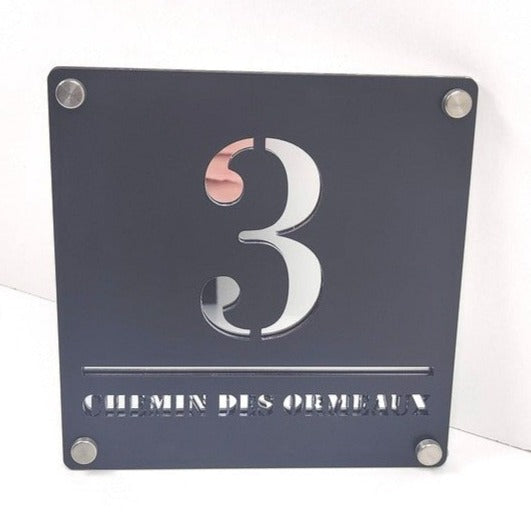 Plaque de Rue et Numéro de Maison Personnalisé Premium S1 Noire Fond Acier - PlaquesAgraver.fr